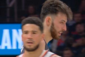 布克人都懵了！切特抢篮板轻微对抗夸张倒地造犯规+前仰跳投骗哨