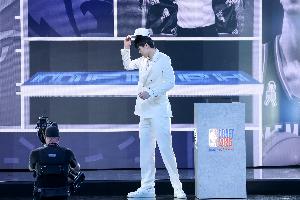 阿里纳斯：若开拓者老板真这么抠门 以后再没新秀愿意去那打球了