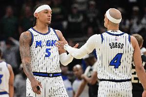 内外核心！班凯罗&萨格斯半场合计19中9砍下26分9板8助