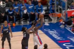 升级了！小卡特身后对杜伦犯规打到头部 裁判追加一级恶犯