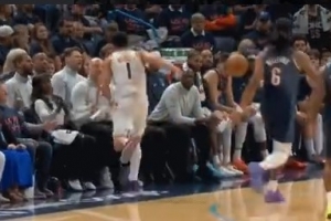 惹不起！布克造杰林威犯规 哨响后出球碰到后者被吹技犯