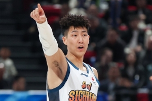 正负值-33全场最低！李玮颢15中4&三分10中2 得12分1板3助2断1帽