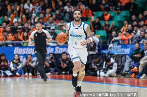 突然发力！青岛第三节火力全开轰27-12攻击波 分差拉开到20+