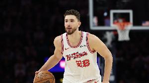 申京谈湖人包夹：他们一股脑往我&KD身上扑 甚至不知道自己在干啥