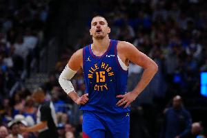 快醒醒！约基奇首节8投1中&三分3中0 仅得4分5板1断另2次失误