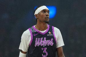 掘金所有人都防守烂！美媒：麦克丹尼尔斯真敢说也真敢打 佩服！