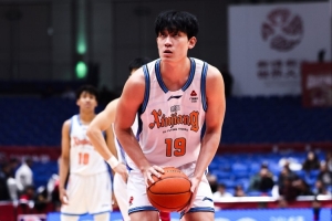 打得可以！曲笑宇替补10中7高效拿下17分5板1助1帽