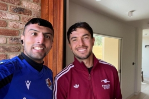 西媒：皇社球迷送外卖接到苏维门迪的订单，为此特意换皇社球衣