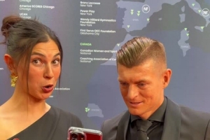 克罗斯看儿时照片猜队友：认出本泽马、魔笛，拉莫斯认成卡瓦哈尔