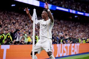 记者：维尼修斯和皇马目前尚未达成续约协议，经济层面仍存在分歧