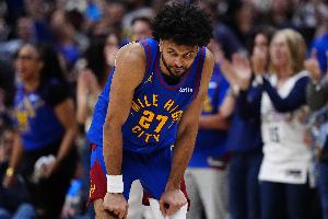 睡觉发现麦丹也在被子里！穆雷全场遭严防 17中5&三分5中0仅16分