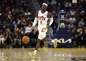 这是季后赛呀！施罗德出场不到6分钟送3失误 下半场被DNP