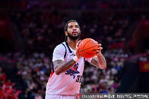 季后赛要好好调整！克里斯半场仅9分钟 4中1&还出现3失误4犯规