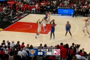 分差仅剩4分！麦克布莱德外线再中三分球 个人第四记