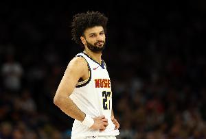 被防得很难受！贾马尔·穆雷半场出战18分钟 9中3&三分3中0