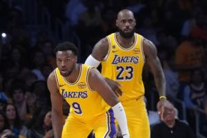 上阵父子兵！布朗尼次节登场连续吃詹姆斯喂饼 半场5分引领攻击波