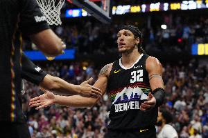 阿德尔曼：戈登今天参与了基础走动性训练 目前没有最新伤情消息