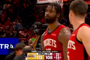 非常稳！最后时刻伊森接球 转身三分弹筐而出