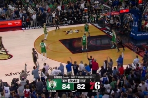 反超了！埃奇库姆指挥马克西跑位助攻后者三分打停凯尔特人