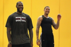 比斯利：詹姆斯等人在热火曾当面不尊重我 我真该扇他们耳光