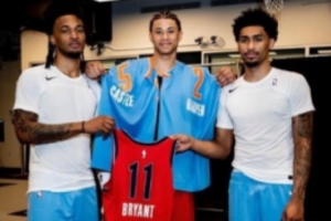 美球迷：马刺卡哈布年轻核心美如画！文班轮休吧&留体力横扫湖人