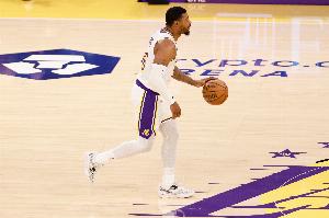 一个比一个关键！斯玛特连续2场比赛均至少贡献5次抢断！