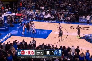 CC关键失误！班凯罗三分高高弹起掉入篮筐 魔术9-0杀死比赛！