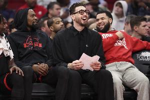 巴克利：火箭整季都没控卫却无动于衷 常规赛能赢只因摆烂队太多