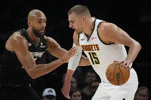 一夫当关！法国铁塔戈贝尔连续3场锁住约基奇 狂抢15板外加2断2帽