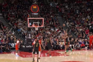 得分真难！米切尔策动反击 泰森压哨命中打破球队得分荒