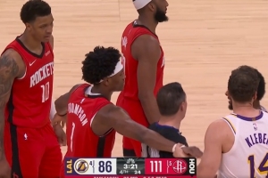 没必要了！克莱伯与小史密斯冲突 阿门上前劝架