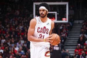 贾勒特·阿伦今日仅得3分 系列赛至今场均8.8分7.3篮板