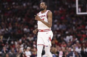 G3不在替补席？名记：在比赛进行时 杜兰特正在做水下跑步机训练