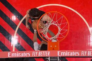 双方技犯！卡斯尔&阿夫高强度对抗后爆发冲突！