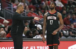 乌度卡：伊森很多进攻并非战术安排 你有时只能睁一只眼闭一只眼