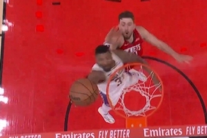 玩命！伊森传球被斯玛特抢断 申京奋力回追送出钉板大帽