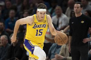 雷迪克：我们缺少持球手和突破手 里夫斯回归能够提供帮助