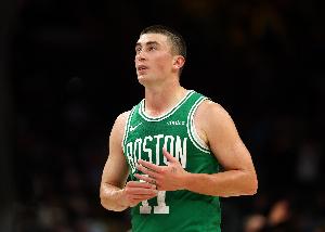 普理查德狂轰32分 创绿军队史季后赛替补球员单场第二高分！