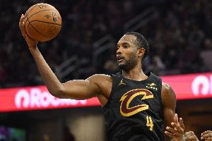 正负值-13！莫布里11投仅4中拿8分9板出现5犯规 三分3中0