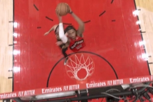 一飞冲天！博伊尔斯反击暴扣 猛龙继续迫近比分打停骑士