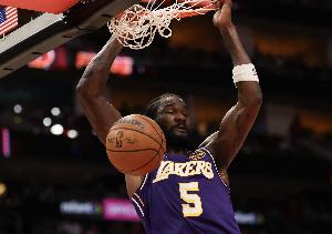 肘击申京脸部被吹二级恶意！Skip：艾顿不应该被驱逐的