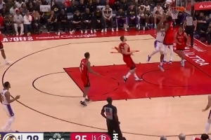 系列赛高光时刻！芬尼-史密斯篮下大帽八村塁&申京反击跟进2+1