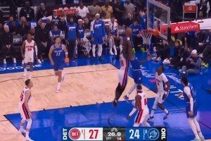 一夫当关！斯图尔特镇守篮下 连续大帽破坏对手进攻