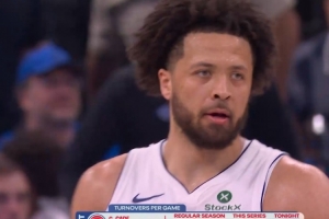 要上双啊！坎宁安又连送2次失误 个人已经多达8次失误