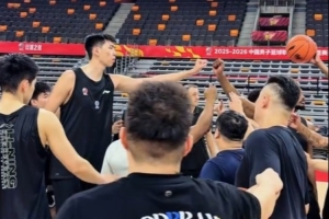 已蓄能！广州男篮踩场完毕！我们今晚见分晓！！！