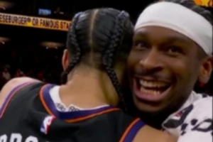 亚历山大拥抱告别了狄龙·布鲁克斯