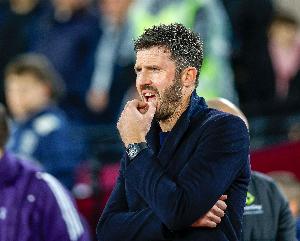 卡里克：B费起了很大作用，他或许本可再多个助攻，自己也进个球