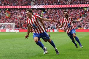 镜报：阿森纳密切关注马竞球场草皮情况，热刺和巴萨已对后者投诉