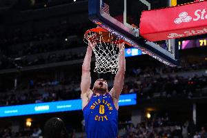 末节有关键三分！布劳恩5中3拿9分3助3断 正负值+18