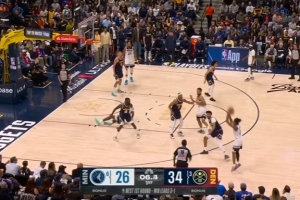 挺身而出！海兰德侧翼超远三分轰进 帮助球队缩小分差